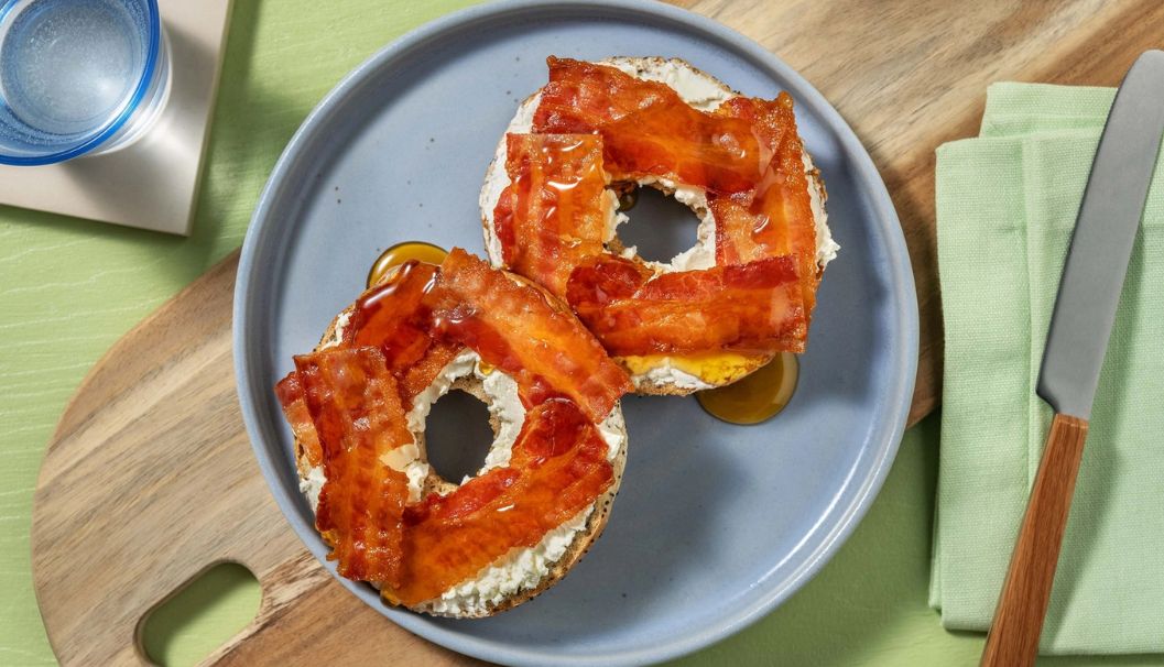 Special Breakfast: Crispy Bacon and Cream Cheese Bagel